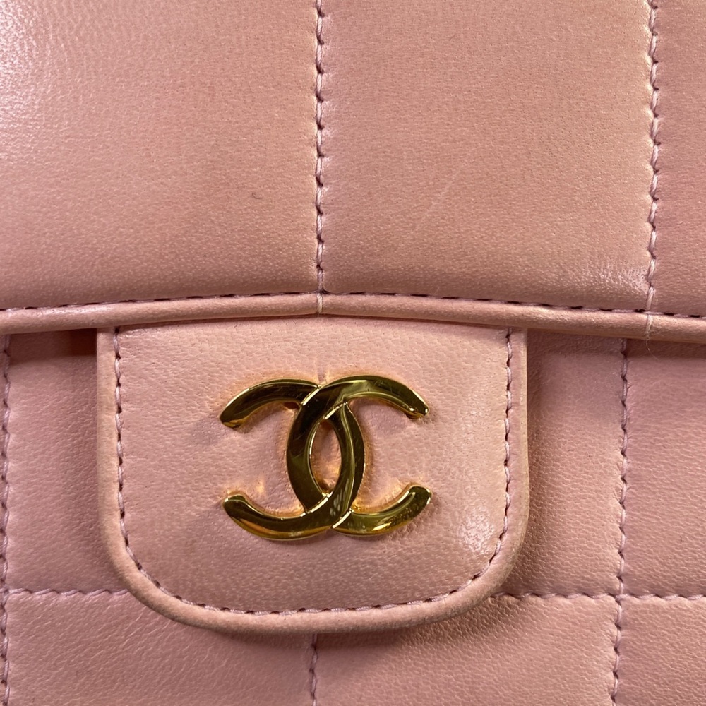 CHANEL Rare Pink Lambskin Single Flap Crossbody - Picture 12 of 16